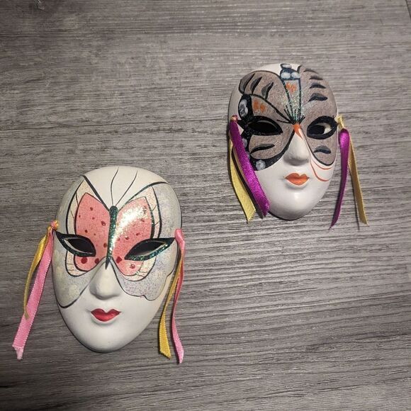 lot #101 Handmade Set of 2 Ceramic Vintage Glitter Mardi Gras Wall Decor Mask - Picture 1 of 6